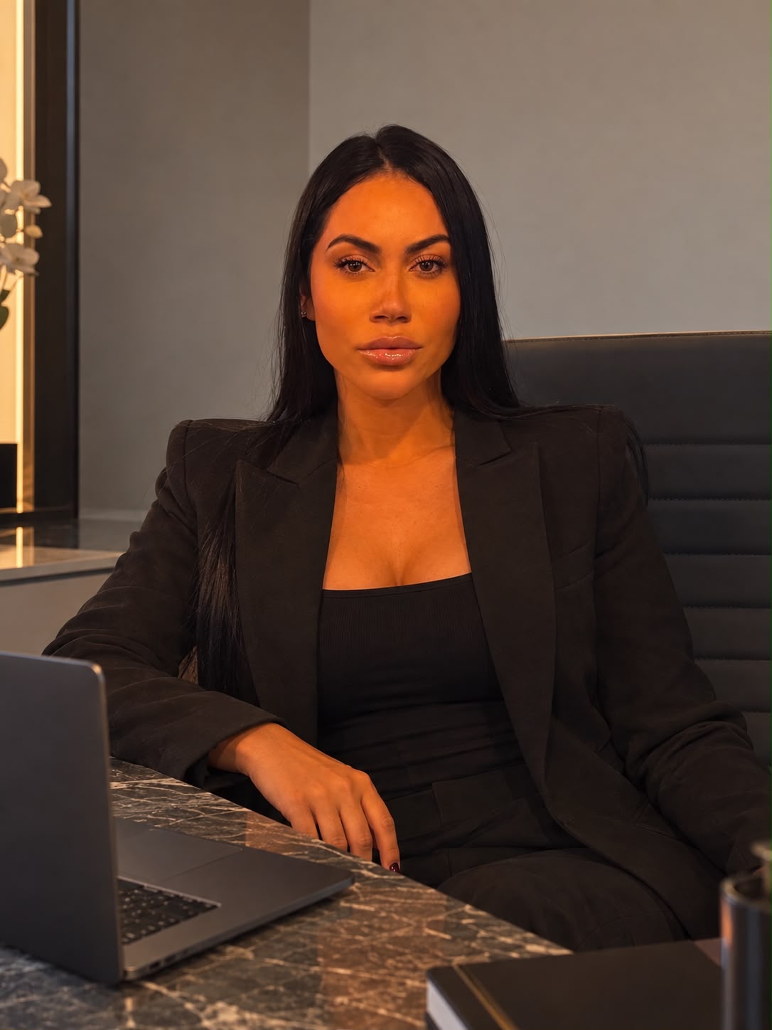 Larissa Luz, CEO da LGL Investments, em seu escritório